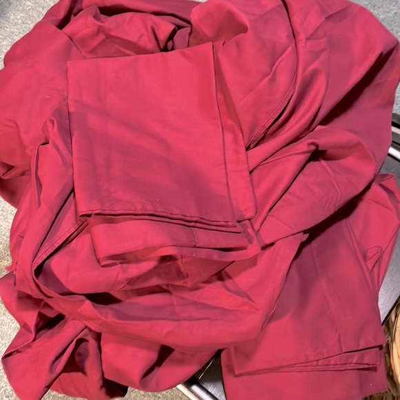 Humboldt RV Bunk Sheets - set of two -Burgundy - 30 x 75 like new - Picture 2 of 2